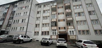 Y&Y GAYRİMENKULDEN 2000 EVLERDE 3+1 ODALI ARA KAT SATILIK DAİRE