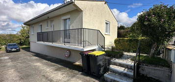 Maison semie enterrée, 3 chambres + bureau, grand balcon avec vue, sous sol, jardin clos