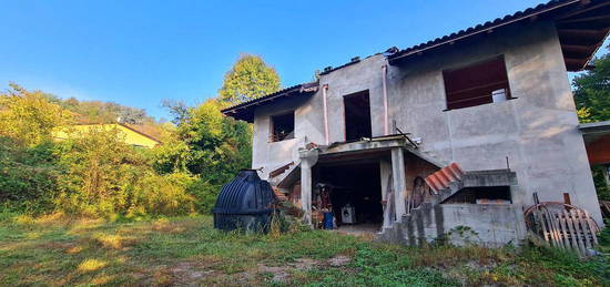 VILLA SINGOLA A CASTIGLIONE TORINESE