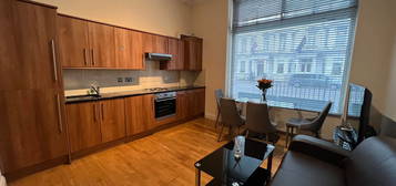 3 bed flat to rent