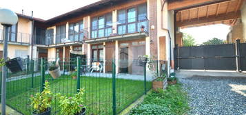 VILLA A SCHIERA A COLLEGNO