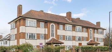 Flat to rent in Kenton Lane, Harrow HA3