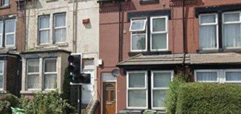 Flat to rent in Dewsbury Road, Beeston, Leeds LS11