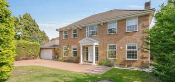 5 bedroom detached house