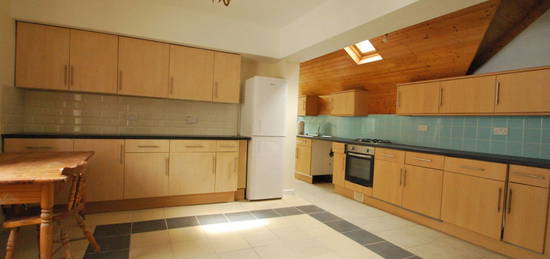 6 bed terraced house to rent