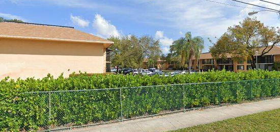 5801 Washington St Apt 4, Hollywood, FL 33023