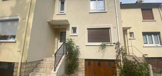 Jolie maison 2 chambres sur sous-sol, avec jardin à MANTES LA JOLIE