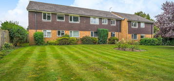 Flat to rent in Avon Court, Pit Farm Road, Guildford GU1