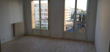 Appartement T3 64m2 Joué centre face à la poste