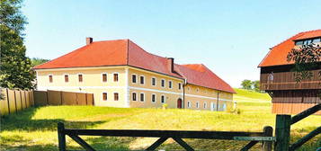 Historischer Vierkanthof mit 11ha Grund und Fischteich