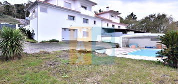 Moradia V4 com piscina em Pernelhas - Leiria