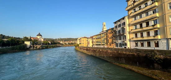 Bilocale Lungadige Riva Battello, Centro Storico, Verona