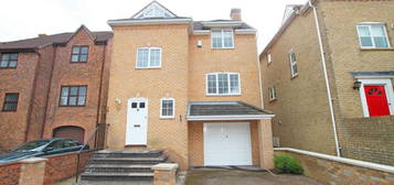 3 bed detached house to rent