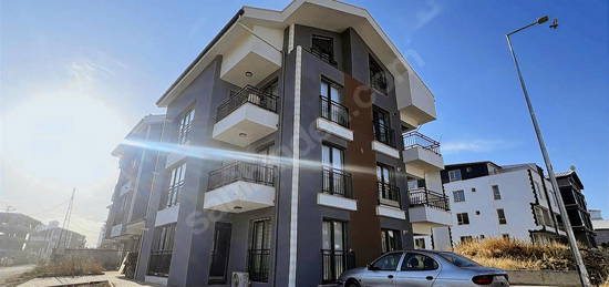 BULVARA 100 M UZAKLIKTA İNCEK MH. KİRALIK 3+1 DUBLEKS DAİRE