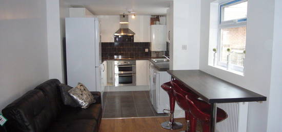 5 bed terraced house to rent