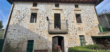 Casa en calle San Martin en Valdegovía