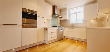 Flat to rent in Dawes Road, London SW6