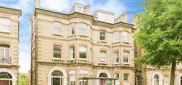 Flat to rent in Cromwell Road, Hove BN3