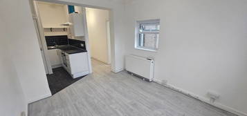 2 bed flat to rent