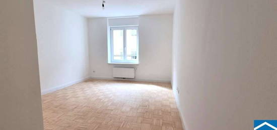 Preisupdate! Liebevoll saniertes Altbau-Juwel mit Balkon zu verkaufen