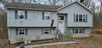 638 Lakeside Dr, East Stroudsburg, PA 18301