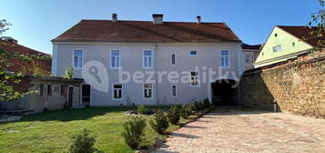 Prodej domu 300 m2, pozemek 1.471 m2