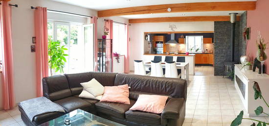 Vente maison 6 pièces 153 m²