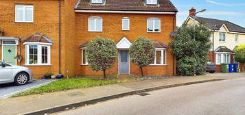 4 bedroom semi-detached house to rent