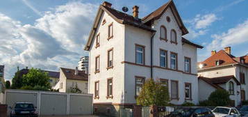 Charmantes Dach-Apartment mit Parkett und Wohnküche in der Oberurseler City