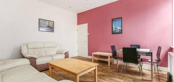 3 bed flat to rent