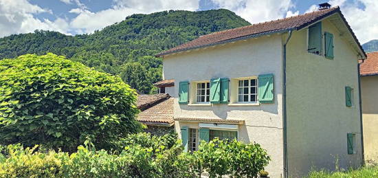 Maison avec garage au coeur du village