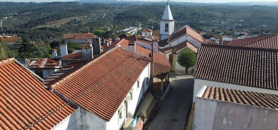 Casa tradicional T2 em Além da Ribeira e Pedreira de 120,00 m2