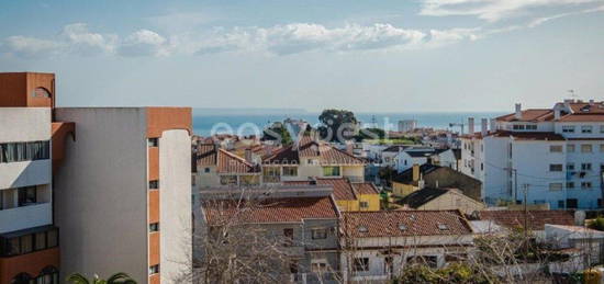 T3 renovado em São Domingos de Rana com vista para o mar