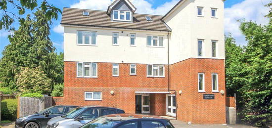 Flat to rent in Cedar Court, St.Albans AL4