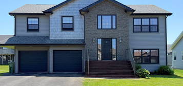 27 Chancellor St W, Charlottetown, PE C1E 0G1