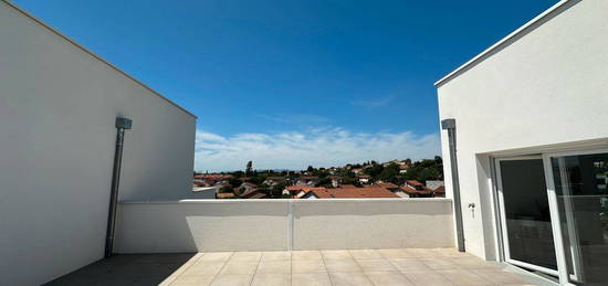 T4 de 77 m² avec 44 et 14 m² de terrasses