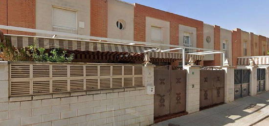 Casa adosada en calle Murillo en Huércal de Almería