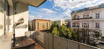 Well-kept 2-room apartment with south-west facing balcony near Kudamm