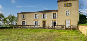 Dpt Gers (32), à vendre Proche de RISCLE château T6 de 327 m² habitables + 580 m² de dépendances attenantes sur 8157 m² de terrain