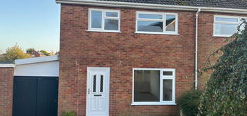 3 bed semi-detached house to rent