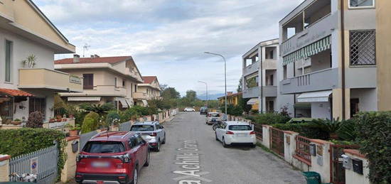 Trilocale con terrazzo a torre del lago