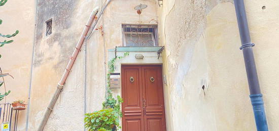 Casa indipendente in vendita in via Santa Elisabetta, 8