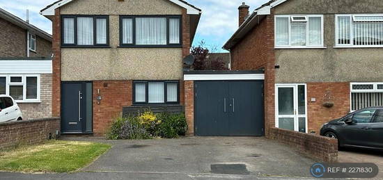 3 bedroom detached house