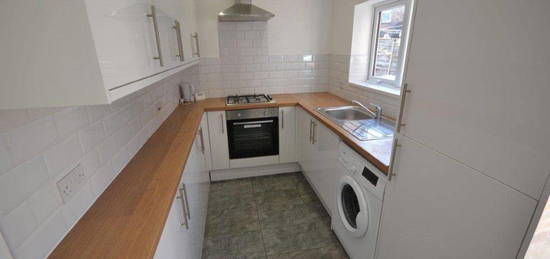 Terraced house to rent in Jarrom Street, Leicester LE2