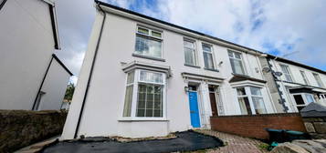 3 bed semi-detached house for sale