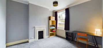 Flat to rent in Vincent Road, London N15