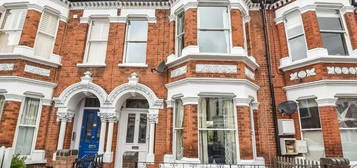 5 bedroom terraced house