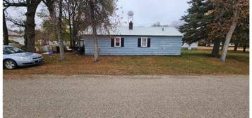 139 4th Ave E, Hunter, ND 58048