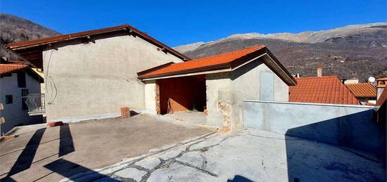 Casa di ampia metratura con terrazzo panoramico