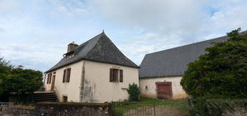 Ancien corps de ferme sur les hauteurs d'Argentat